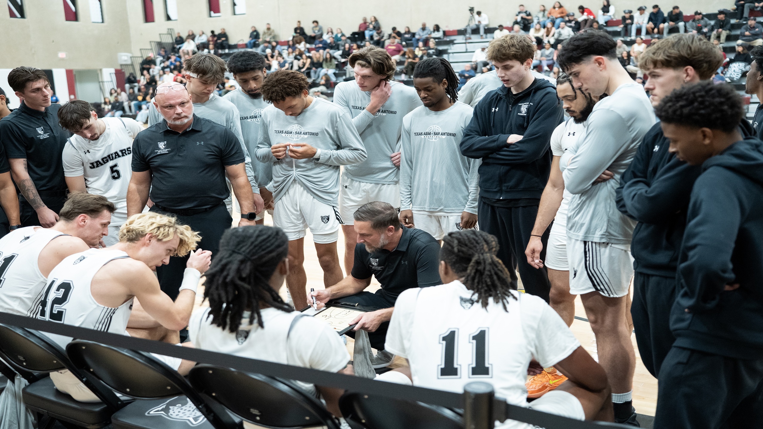 Jaguars Fall to Crosstown Foe Our Lady of the Lake, 85&ndash;51